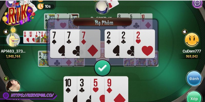 Phỏm Rikvip – Trải Nghiệm Đánh Bài Đổi Thưởng Cực Đỉnh 2 Cách chia bài trong phỏm Rikvip đúng luật